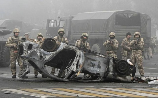 在阿拉木圖中國(guó)人:槍聲爆炸聲交織