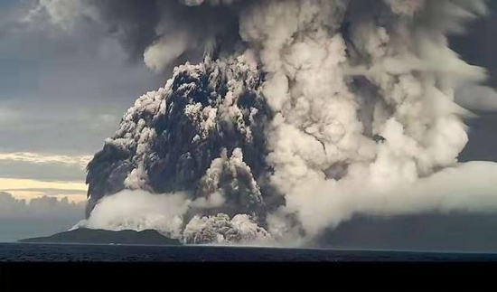 湯加&ldquo;失聯(lián)&rdquo;傷亡未知 多國海嘯預(yù)警