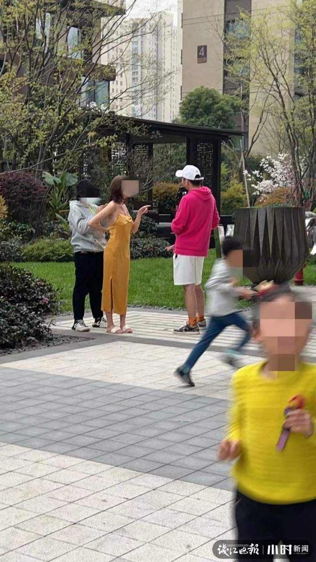 杭州小區(qū)裸背拍照網(wǎng)紅道歉