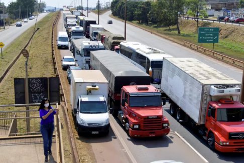 巴西參議院將對博爾索納羅的選舉前支出方案進(jìn)行投