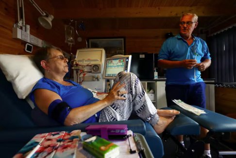 英國(guó)經(jīng)濟(jì)危機(jī) 能源成本導(dǎo)致腎臟病人不得不在家中護(hù)