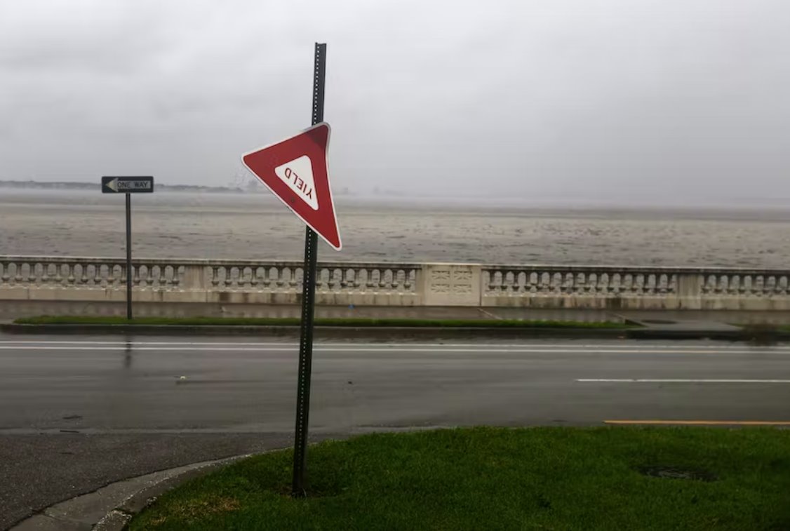 美國國家颶風(fēng)中心預(yù)報(bào)伊恩現(xiàn)在是三級颶風(fēng)