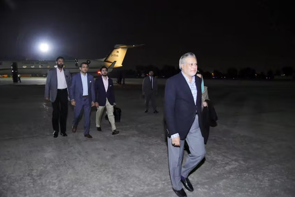 伊沙克·達(dá)爾宣誓就任巴基斯坦新任財(cái)政部長(zhǎng)