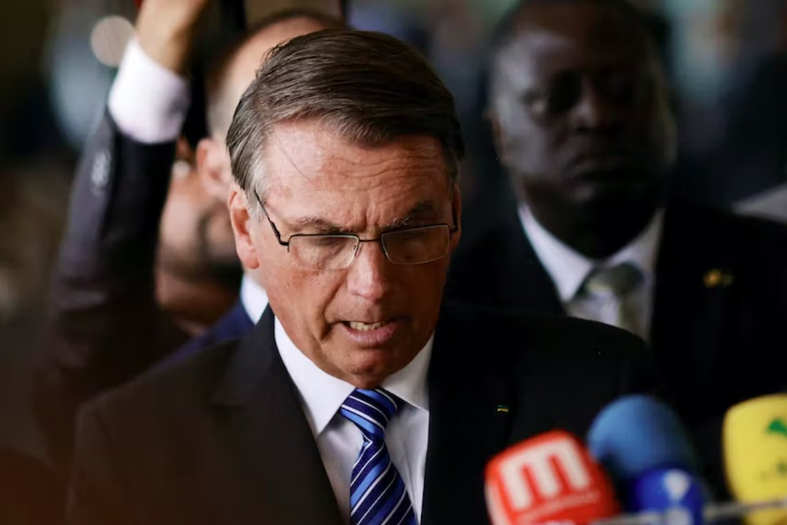 巴西總統(tǒng)博爾索納羅開(kāi)始向盧拉過(guò)渡