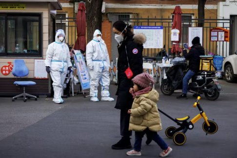 中國在12月7日報告了21439例新增確診病例