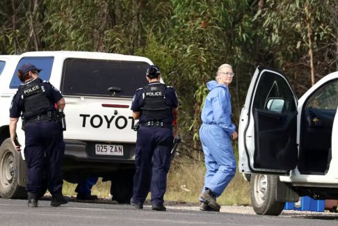 澳大利亞哀悼在槍擊事件中喪生的警察和平民