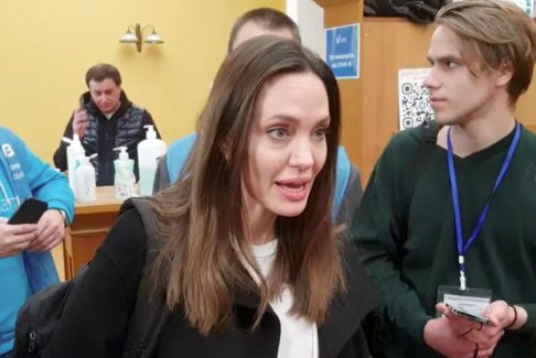 安吉麗娜·朱莉?qū)⑥o去聯(lián)合國(guó)難民署特使職務(wù)