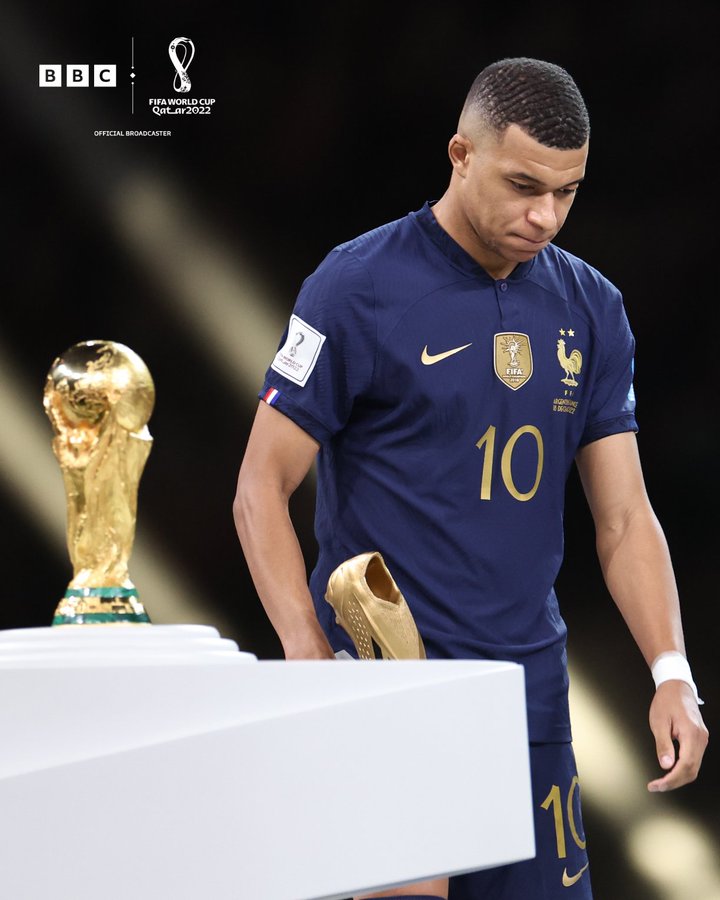 姆巴佩領“金靴獎”表情難掩失落