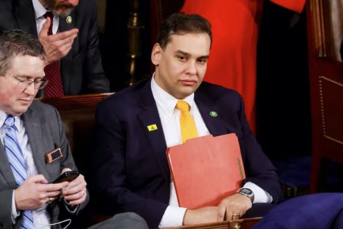 羅姆尼告訴共和黨人喬治桑托斯他“不應(yīng)該進入國會