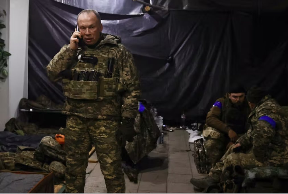 烏克蘭地面部隊(duì)指揮官訪問被圍困的巴赫穆特