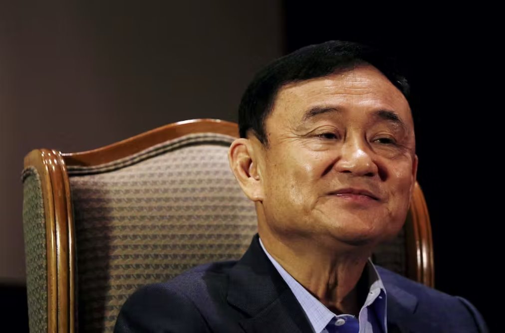 載有泰國(guó)流亡前總理的飛機(jī)降落在曼谷