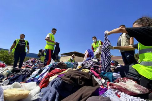 盡管發(fā)生沖突 利比亞人開展洪水援助工作