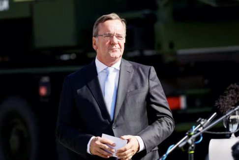 德國(guó)國(guó)防部長(zhǎng)因確診新冠缺席拉姆施泰因?yàn)蹩颂m會(huì)議