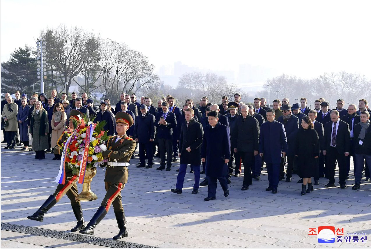 俄羅斯資源部長在新型導(dǎo)彈開發(fā)期間訪問朝鮮