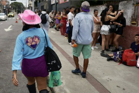 警方稱泰勒·斯威夫特粉絲在里約演唱會(huì)上因中暑死