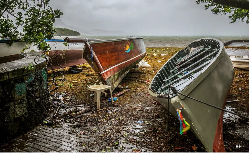 颶風(fēng)貝拉爾逼近毛里求斯遭受嚴重洪水襲擊