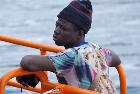 西班牙海岸警衛(wèi)隊(duì)在加那利群島海域營(yíng)救了124名移民