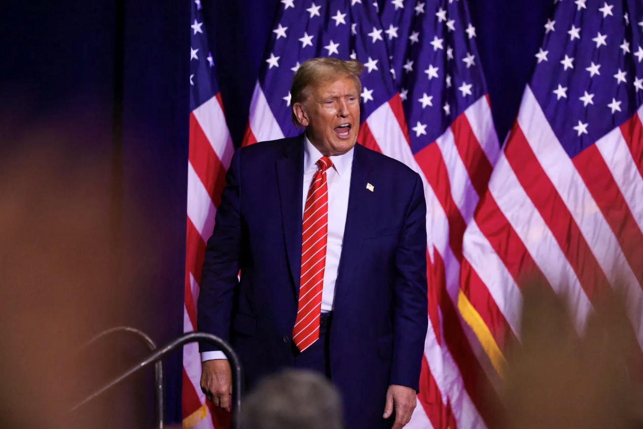 共和黨總統(tǒng)候選人、美國前總統(tǒng)唐納德·特朗普于2024年3月9日在美國佐治亞州羅馬論壇河中心舉行的競(jìng)選集會(huì)上做出反應(yīng)。