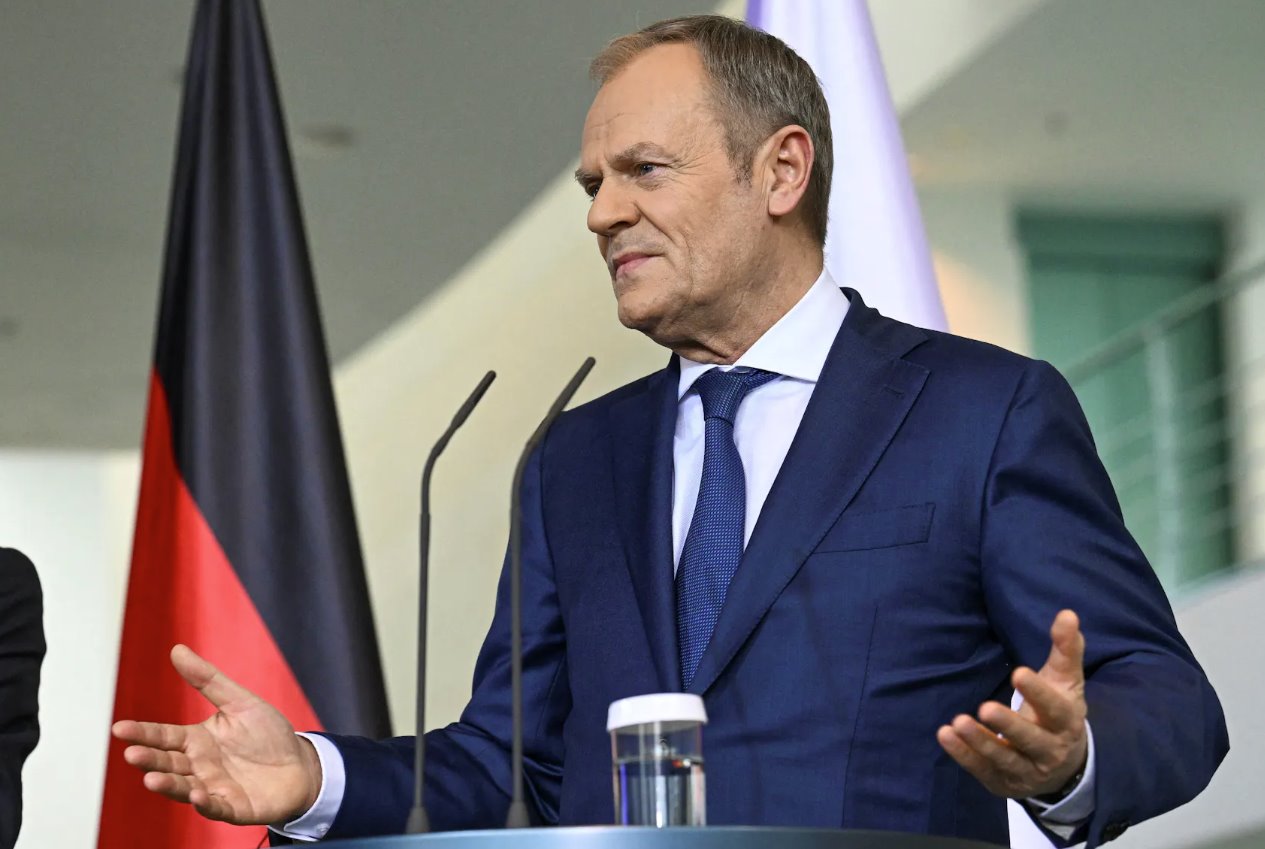 波蘭總理唐納德&middot;圖斯克于2024年3月15日在德國柏林總理府與德國總理奧拉夫&middot;舒爾茨和法國總統(tǒng)伊曼紐爾&middot;馬克龍在&ldquo;魏瑪三角&rdquo;磋商論壇三邊會議之前發(fā)表新聞聲明。