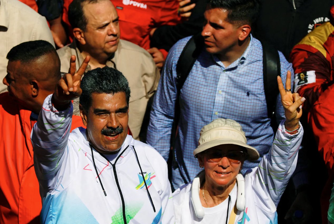 委內(nèi)瑞拉總統(tǒng)尼古拉斯·馬杜羅和他的妻子西莉亞·弗洛雷斯于2024年5月1日在委內(nèi)瑞拉加拉加斯參加五一節(jié)慶祝活動期間的集會。