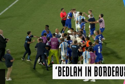 法國(guó)隊(duì)在四分之一決賽中擊敗阿根廷隊(duì)的丑陋場(chǎng)面