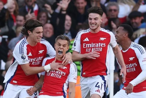 英超聯(lián)賽阿森納4-2萊斯特城