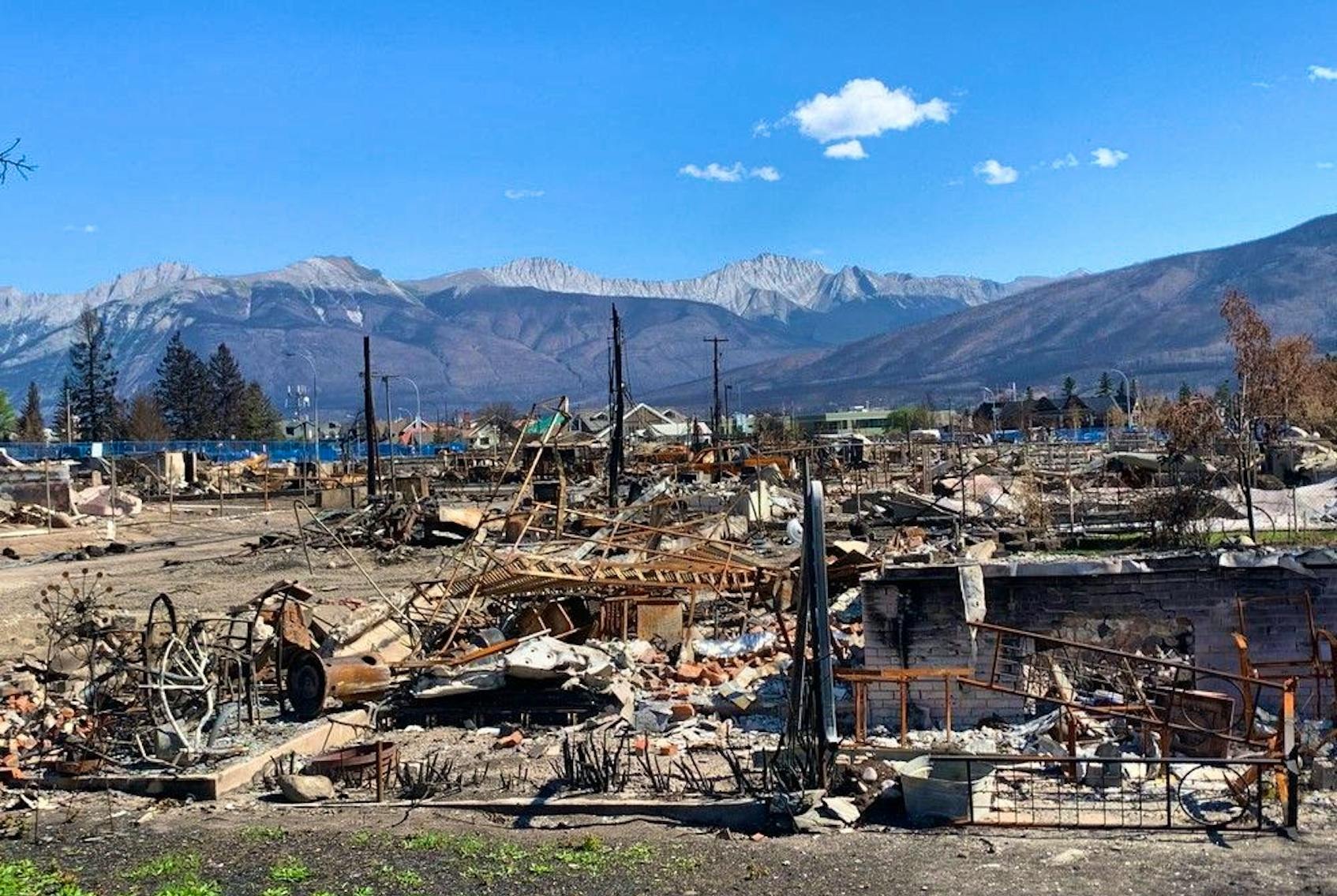 2024年8月19日，賈斯珀鎮(zhèn)現(xiàn)場顯示野火造成的破壞。