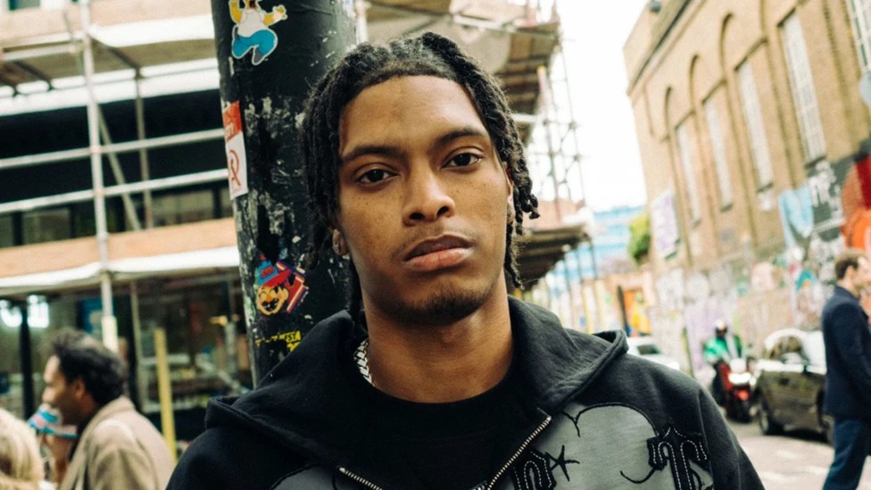 Nemzzz在完成澳大利亞和新西蘭巡演后，正在歐洲巡演。他的混音帶《請勿打擾》在BBCRadio1播出，多首單曲在1Xtra的AList中名列前茅。