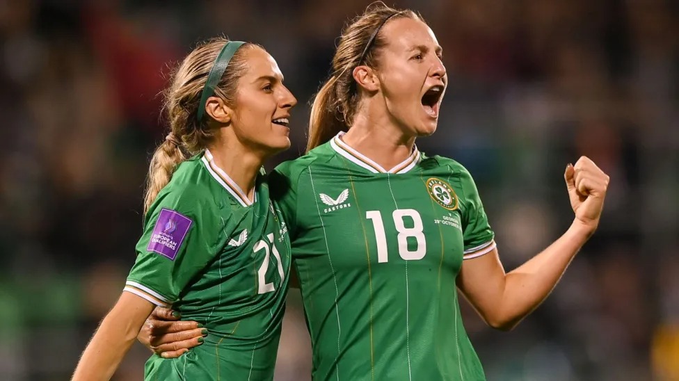 凱拉&middot;卡魯薩（右）在對陣喬治亞州的兩場比賽中均取得進球