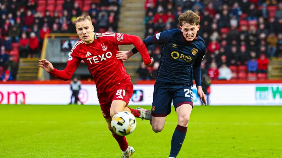 托皮·凱斯基寧(TopiKeskinen)和詹姆斯·彭里斯(JamesPenrice)之間的較量