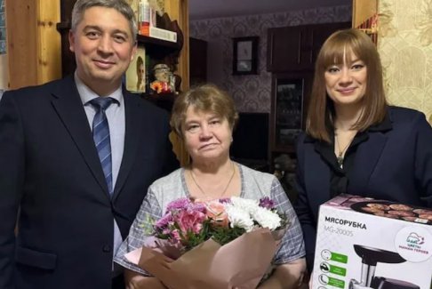 俄羅斯向?yàn)蹩颂m戰(zhàn)爭(zhēng)中陣亡士兵的母親贈(zèng)送絞肉機(jī)引