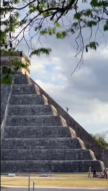 德國游客攀爬奇琴伊察金字塔遭當?shù)厝舜逗鸵u擊