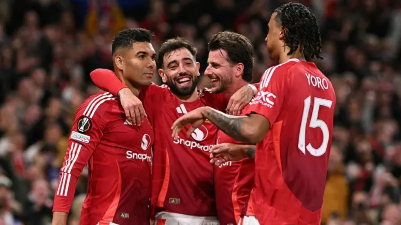 卡塞米羅（左）和梅森&middot;芒特（右二）在曼聯(lián)4-1戰(zhàn)勝畢爾巴鄂的比賽中雙雙進(jìn)球