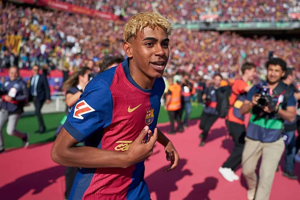 拉明&middot;亞馬爾成為代表巴塞羅那出場100次的最年輕球員