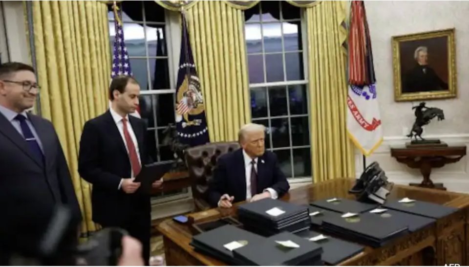 對于特朗普來說，這都是總統(tǒng)任期的一部分，他越來越把它視為一場真人秀。