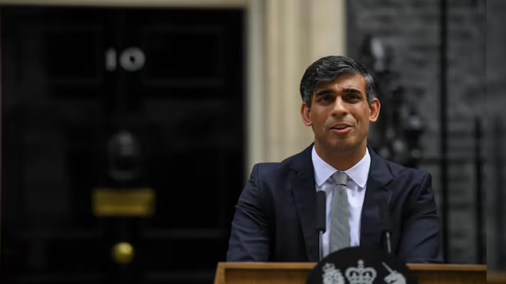 2000 年，里希&middot;蘇納克 (Rishi Sunak) 首次在高盛擔(dān)任投資銀行暑期實習(xí)生。