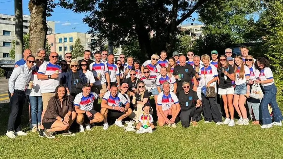 球隊背后的團隊&mdash;&mdash;英格蘭女足球員的家人和朋友周五聚在一起度過一個夜晚。