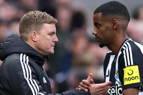 紐卡斯?fàn)栔鲙洠呵颁h亞歷山大·伊薩克必須贏得訓(xùn)練