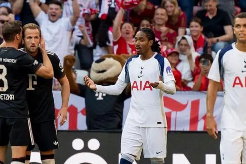 凱恩在對(duì)陣托特納姆熱刺的比賽中進(jìn)球但罰失點(diǎn)球