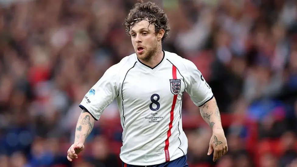 格倫南年輕時曾效力于盧頓鎮(zhèn)、北安普頓和斯蒂夫尼奇，自2021年以來每年都參加SoccerAid比賽，并于2022年榮獲最佳球員稱號