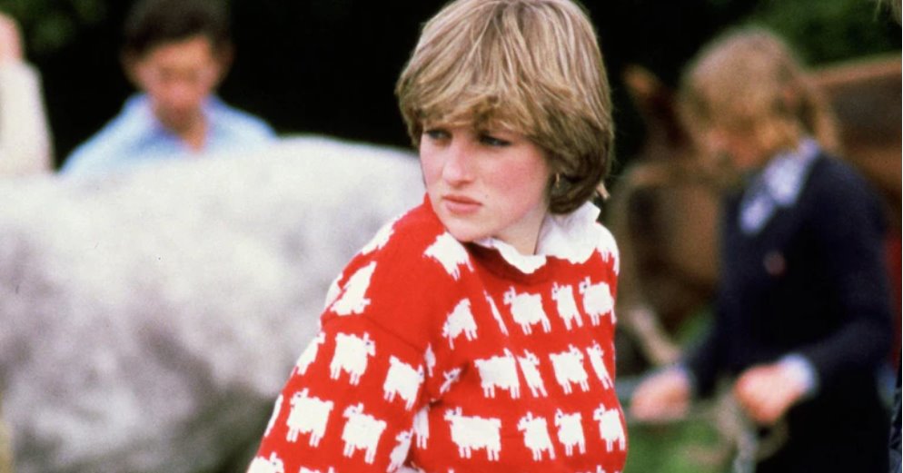 1997年8月31日，戴安娜王妃在巴黎遭遇車禍去世。