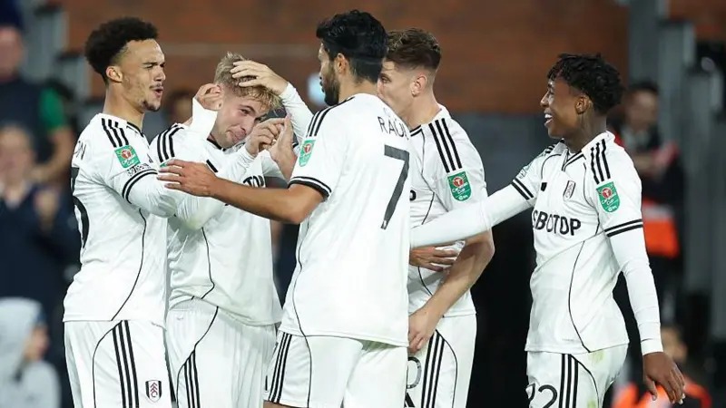 埃米爾·史密斯·羅的進(jìn)球?yàn)楦焕漳穾?lái)了勝利