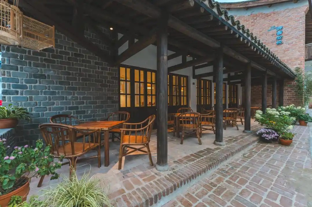 陜西小村莊住一晚已經(jīng)要兩千了,全國各地掀起民宿熱盯上城市中產(chǎn)