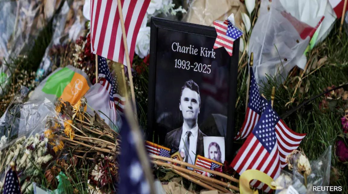 九月美國(guó)活動(dòng)家查理·柯克在大學(xué)校園被槍殺