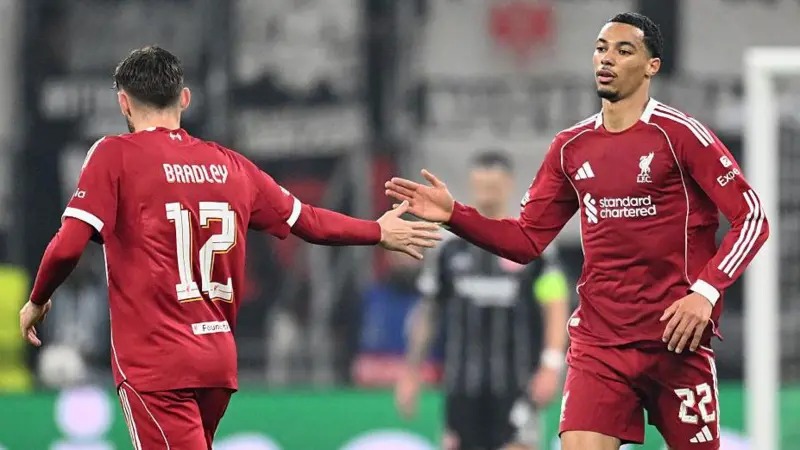 雨果·埃基蒂克(右)在歐冠聯(lián)賽中打入了他的第一個進(jìn)球