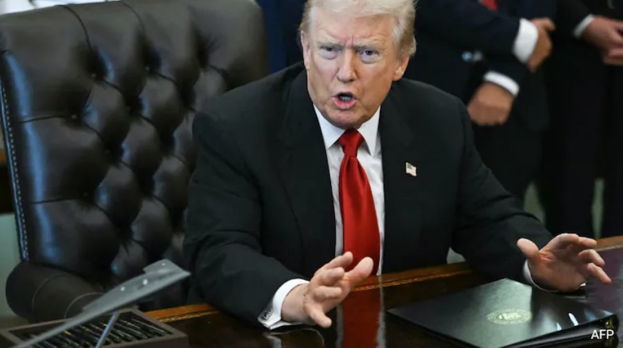 &ldquo;反對(duì)關(guān)稅的人們都是傻瓜&rdquo;：特朗普承諾向美國(guó)人發(fā)放2000美元&ldquo;紅利&rdquo;