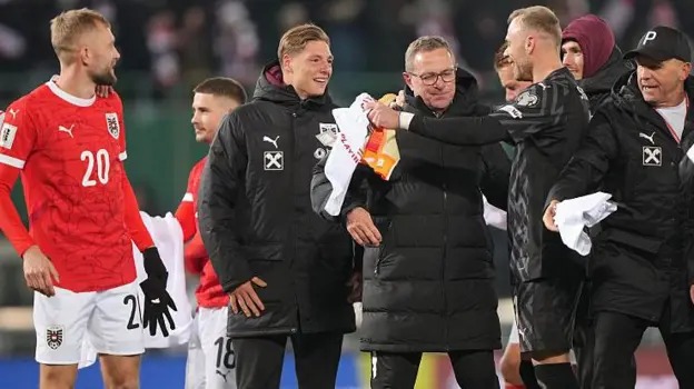 拉爾夫&middot;朗尼克自2022年5月起擔(dān)任奧地利國家隊(duì)主教練，此前他曾執(zhí)教曼聯(lián)六個(gè)月。