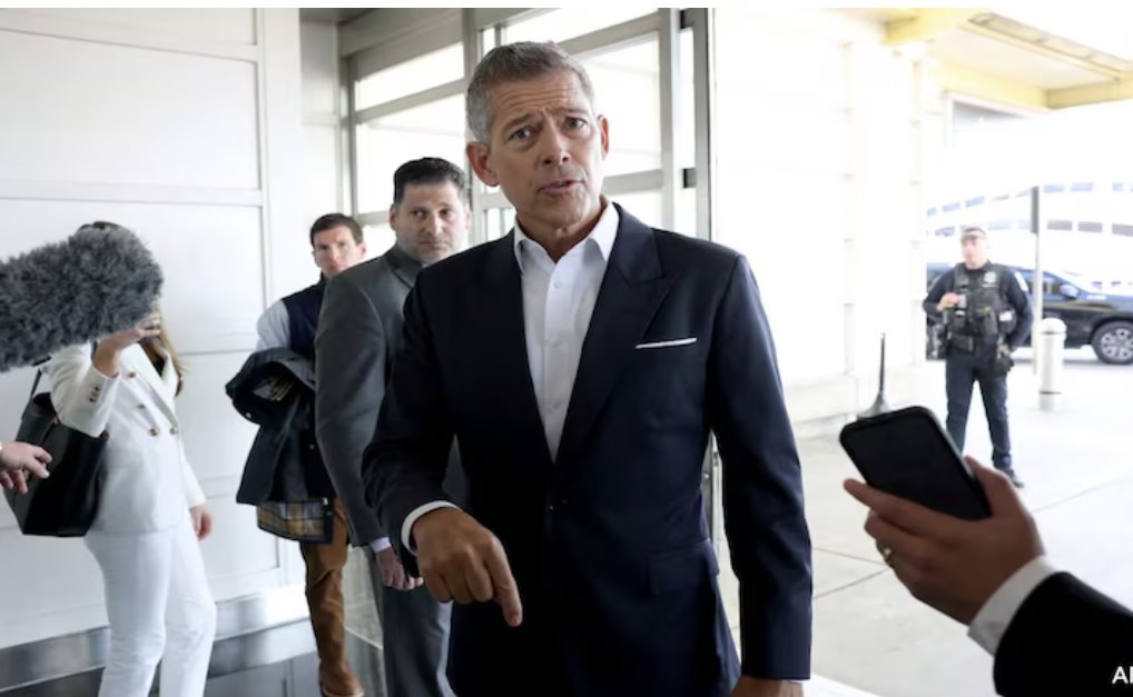 肖恩&middot;達菲敦促旅客著裝正式，因為這將有助于人們在機場舉止更加得體。