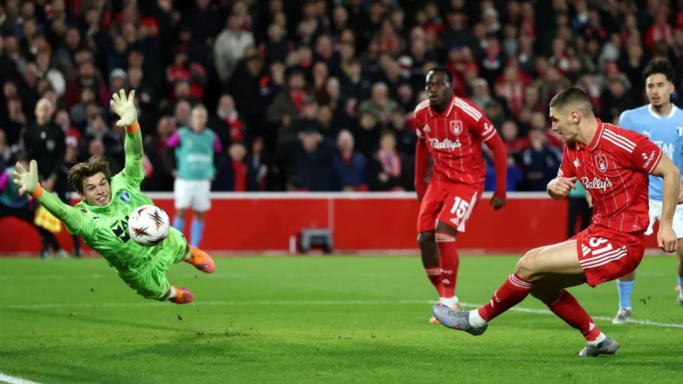 阿諾·卡利穆恩多打進(jìn)了他在諾丁漢森林隊(duì)的首粒進(jìn)球