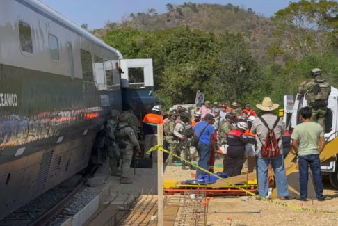 墨西哥火車(chē)脫軌致13人死亡98人受傷